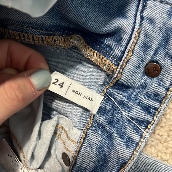 ⭐️ $25 for 2 ⭐️ EUC PacSun Light Wash Mom Jeans Size 24 - Picture 4 of 8